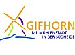 Gifhorns Jahrhundertprojekt ist pünktlich fertig. Bürgermeister Manfred Birth wird Hausherr und bekommt ein Schlüsselbund überreicht.